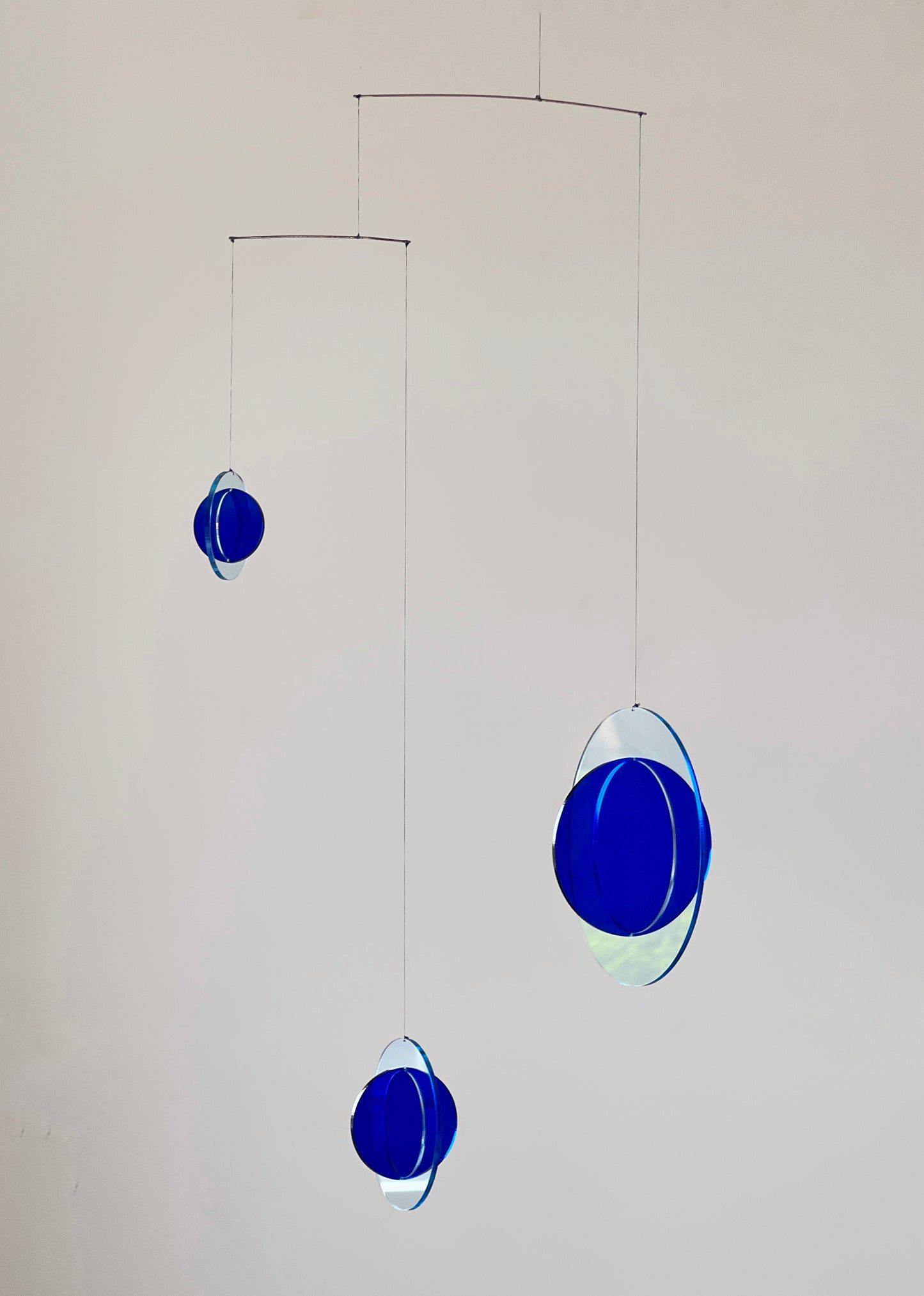 Modern Hanging Mobile Art - Kinetic Mobile Sculpture - Plexiglass Mid Century Modern Decor - Transparent Colorful Scandi Mobile
SOL is a handcrafted modern hanging mobile made from high-quality tinted transparent plexiglass acrylic. This colorful kinetic sculpture is designed to bring movement, light, and colour into any space. Inspired by mid century modern decor, abstract art, and geometric balance, this mobile is perfect for contemporary interiors.
This listing includes three distinct colorways:
• Sun